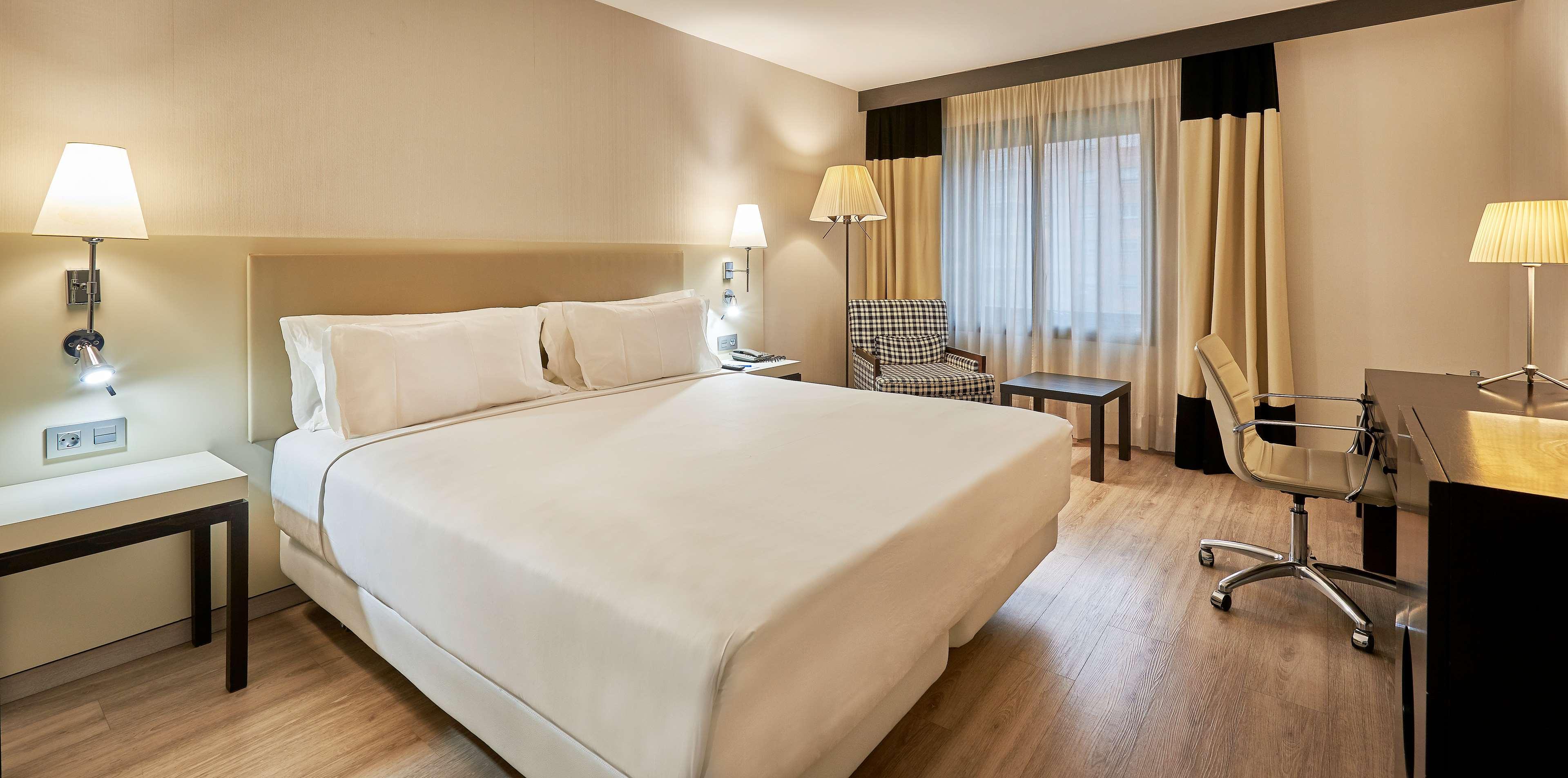 Nh Lleida Pirineos Hotell Exteriör bild