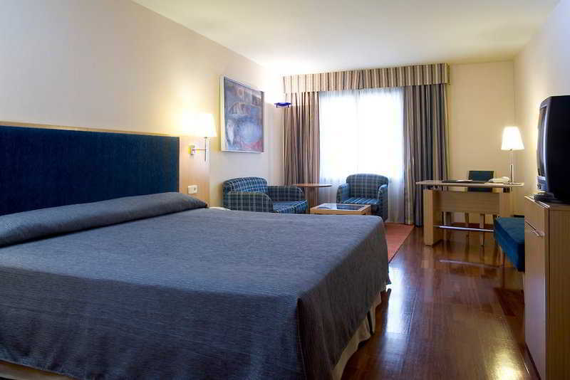 Nh Lleida Pirineos Hotell Exteriör bild