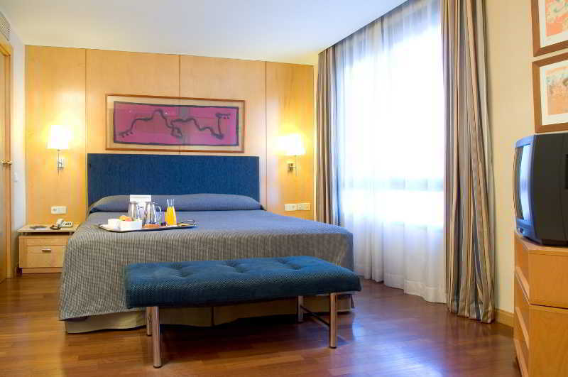 Nh Lleida Pirineos Hotell Exteriör bild