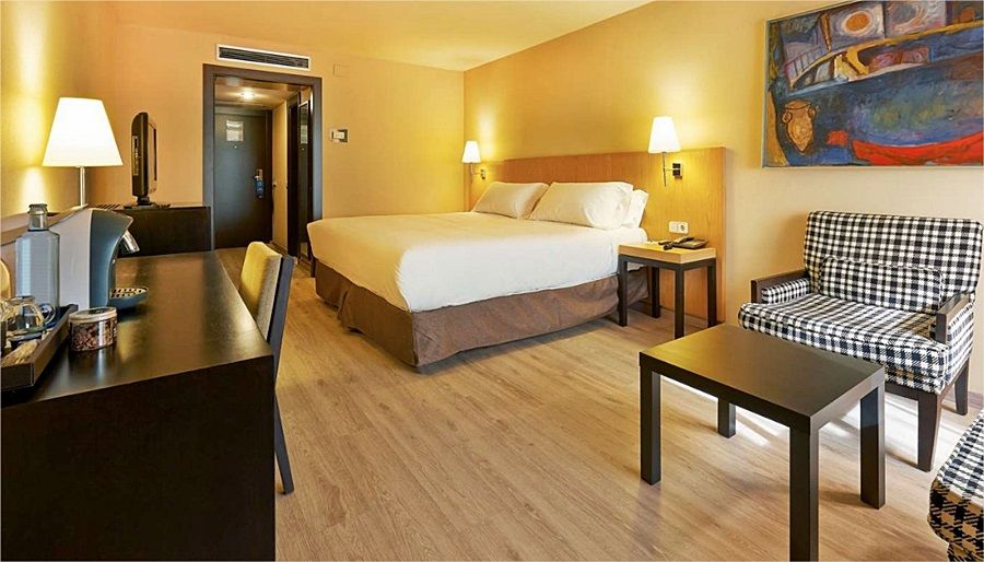 Nh Lleida Pirineos Hotell Exteriör bild